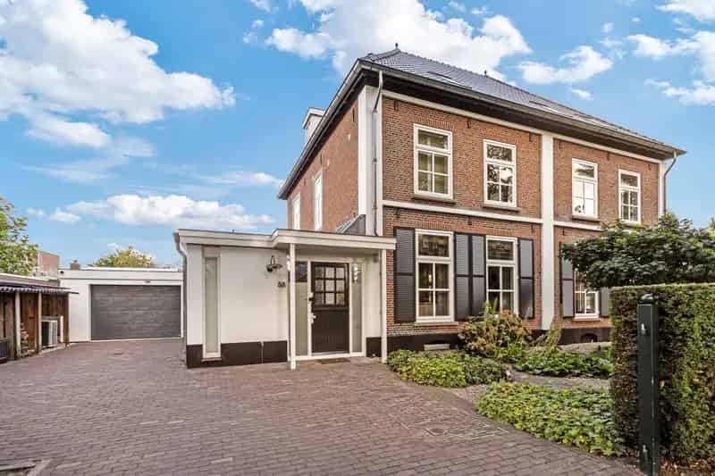 Villa Zilverkamp Huissen: Luxe villa met zwembad en 50 zonnepanelen