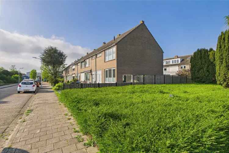 Ruime Hoekwoning 4 Slaapkamers Nabij Winkels