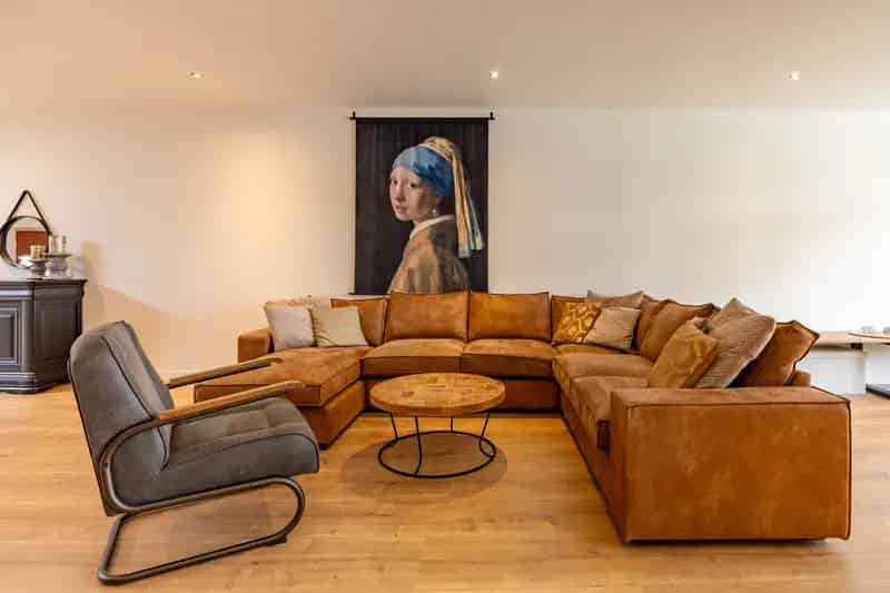 Bedrijfshal Workum Ruime woning met werkplaats te koop