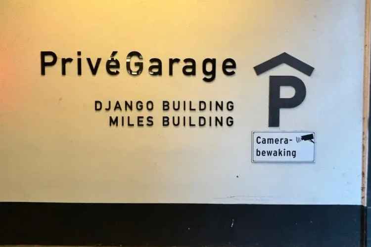 Parkeerplaats Zuidas - Beveiligd - Ruim - Gunstige Locatie