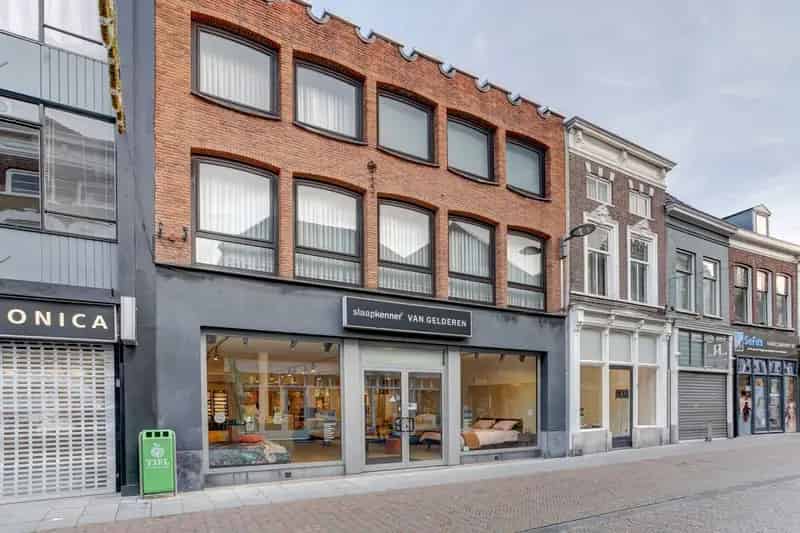 Winkel Tiel te Koop: 202m2 Winkelruimte Bovenwoning Ontwikkelingsmogelijkheden