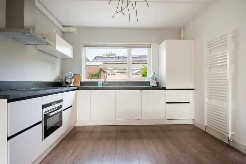 Ruime Hoekwoning Apeldoorn  3 slaapkamers Garage Berging