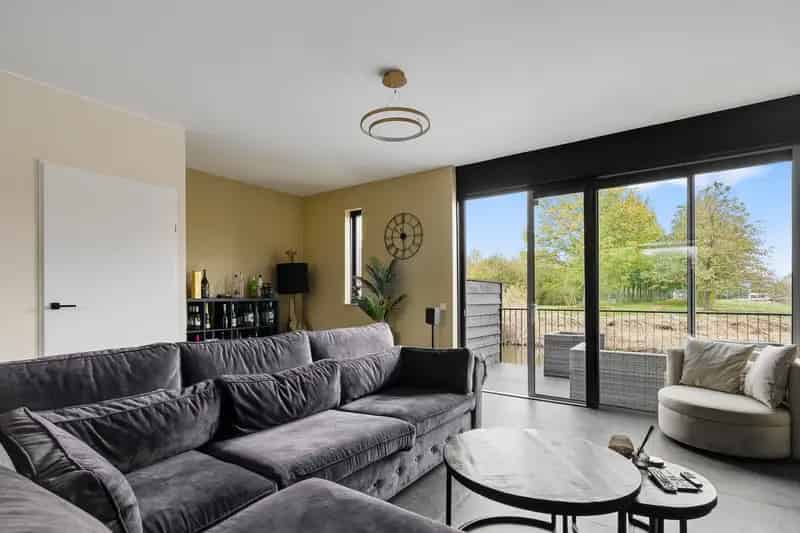 Huis te koop Almere 4 slaapkamers 131m2 tuin aan het water