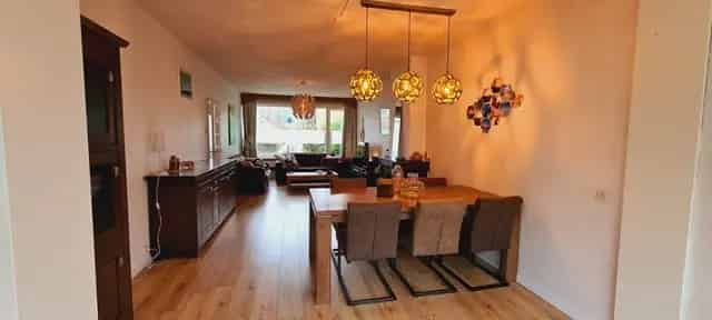 Hoekwoning Tilburg 4 Kamers 127m2