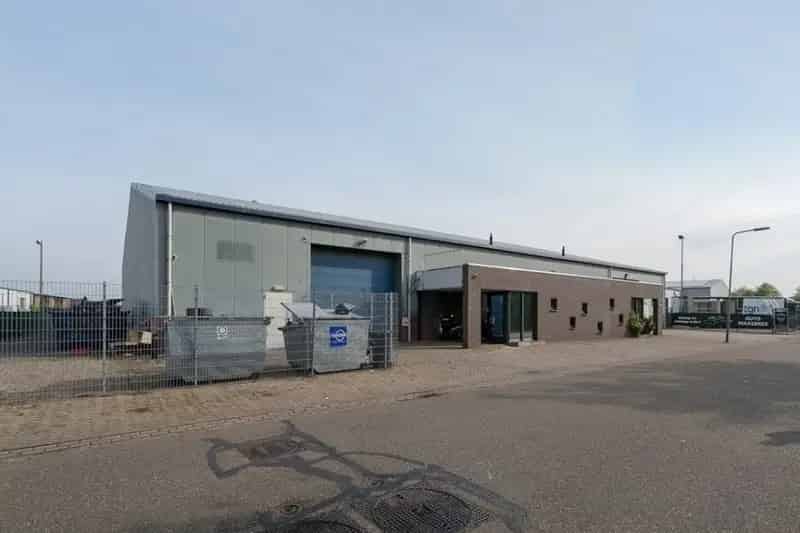 Bedrijfsruimte te Huur Maasbree 3 Kantoren Spuitcabine