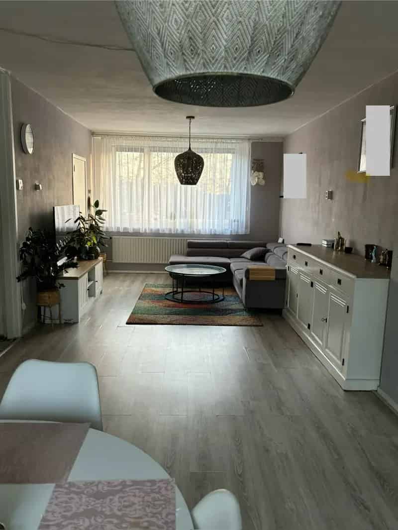 Huis met 3 balkons en kelder