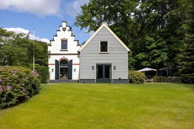 Rijksmonumentale Villa Larenberg 333m2 4 slaapkamers