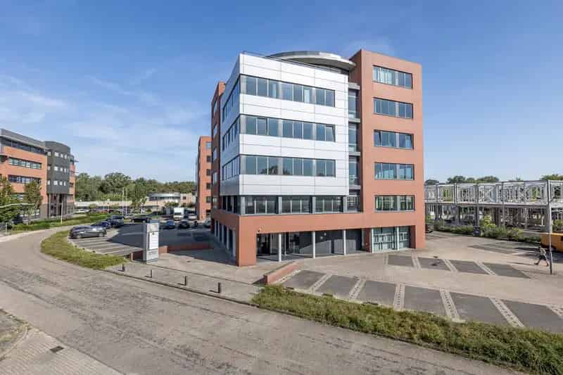 Kantoorruimte te huur Best 2215m²  - 56 parkeerplaatsen - Energielabel A