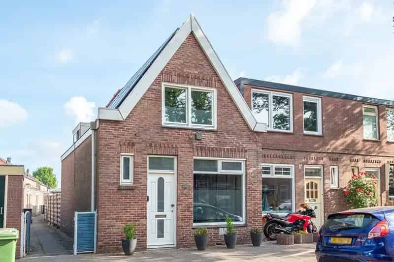 Eengezinswoning IJmuiden 2 slaapkamers 78m2 tuin zonnepanelen