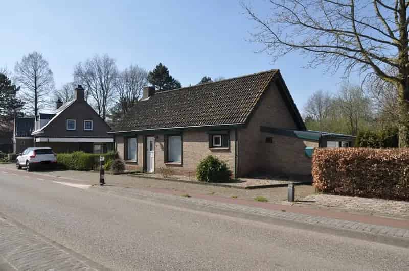 Vrijstaande woning Hoeven 2 slaapkamers ruime tuin