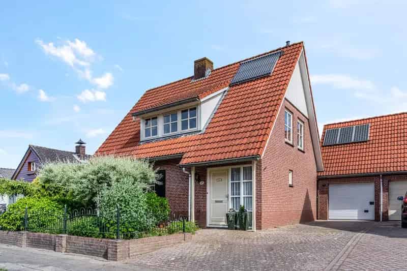 Vrijstaande woning Wadenoijen: 3 slaapkamers, garage en tuin