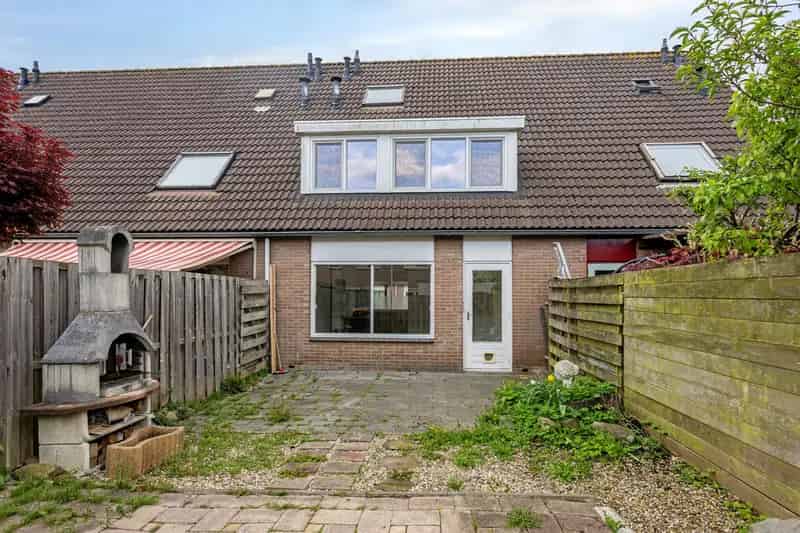 4 Slaapkamers Ruime Tuin Rustige Buurt Lelystad