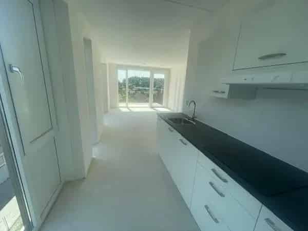 Appartement Hoogvliet Rotterdam 61m

79m

1 of 2 slaapkamers