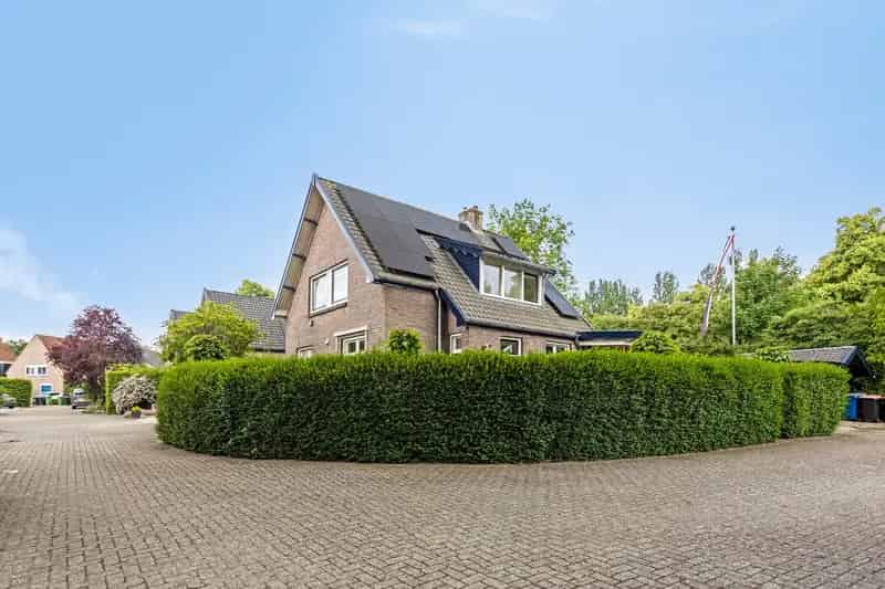 Huis te koop Apeldoorn: Moderne helft van dubbel woonhuis met jacuzzi