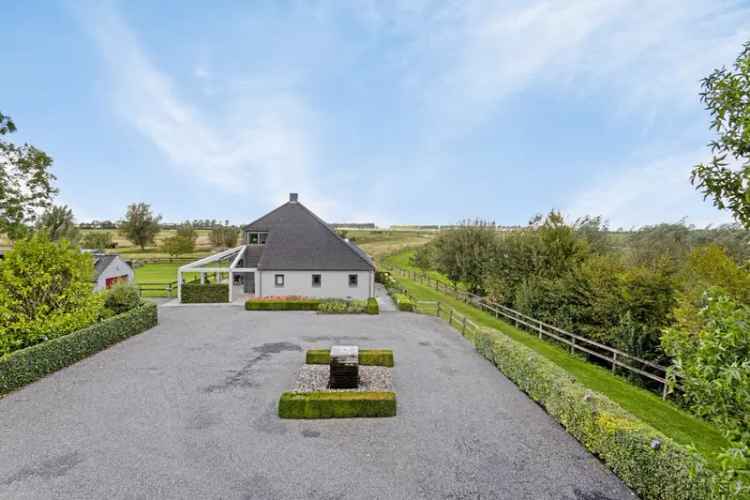 Moderne Villa te Sluis met Paardenstallen en Bijgebouw