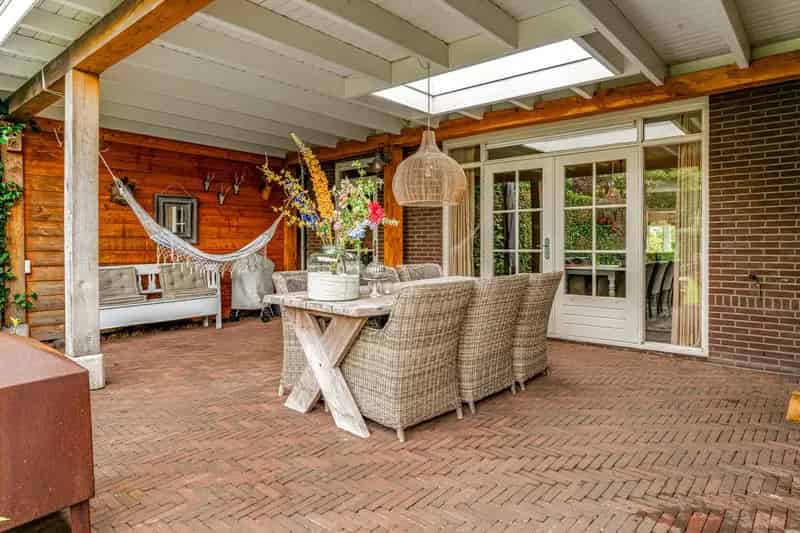 Huis te koop Velsen Zuid: karakteristieke villa met grote tuin