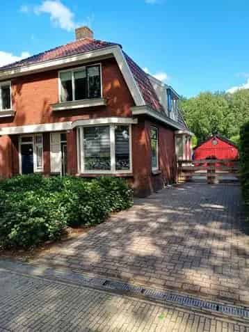 Huis te koop met waterbron schuur overkapping zwembad en bos toegang