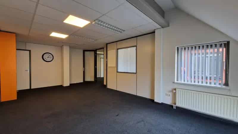 Bedrijfsgebouw Boxtel: Kantoor Showroom Magazijn