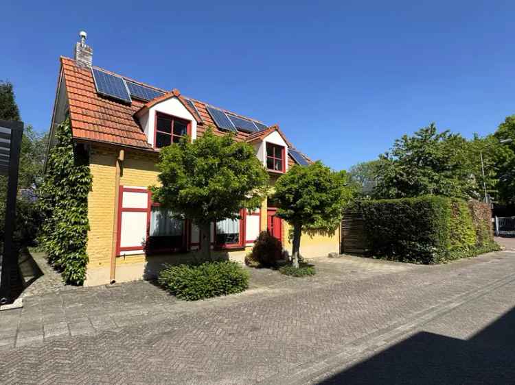 Vrijstaande woning 4 slaapkamers 2 badkamers Grote tuin 195m2