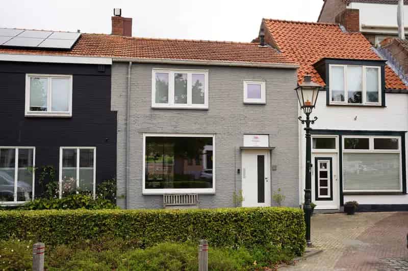 Moderne woning Aardenburg met atelier en tuin