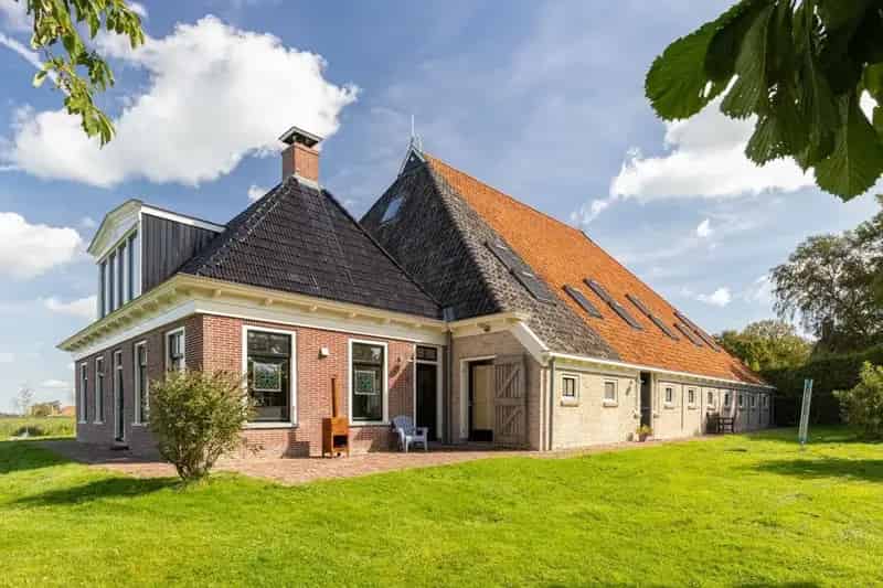 Boerestreek 1 Gaast Vrijstaande woning met zwembad en sauna