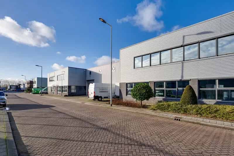 Bedrijfshal Rotterdam 715m² te Huur A13 A20
