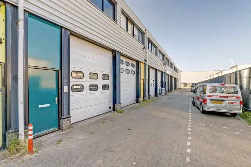 Bedrijfshal te koop Hoek van Holland 65m² met verdieping