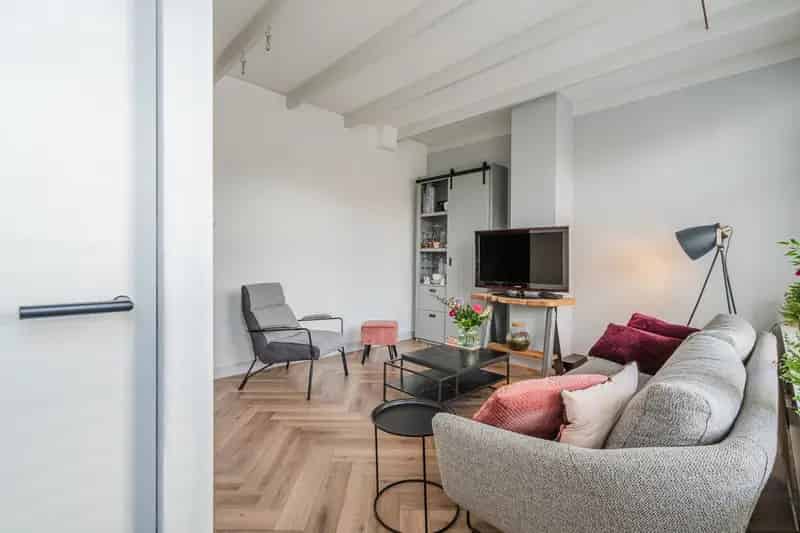 Stadswoning Enkhuizen: Grachtenpand met Moderne Keuken