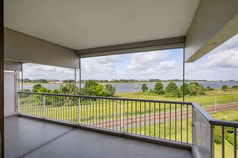 Ruim 4 Kamer Appartement Maassluis Nieuwe Waterweg Uitzicht
