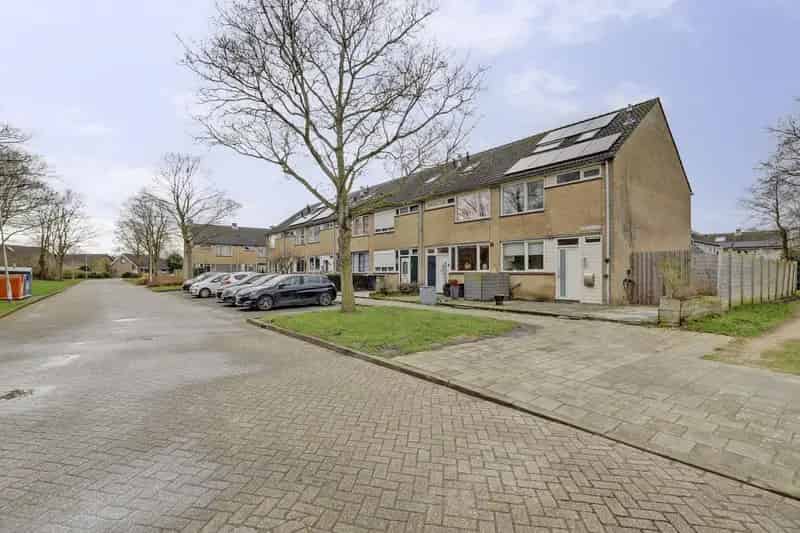 Ruime Hoekwoning Brouwershaven 5 Slaapkamers Grote Tuin