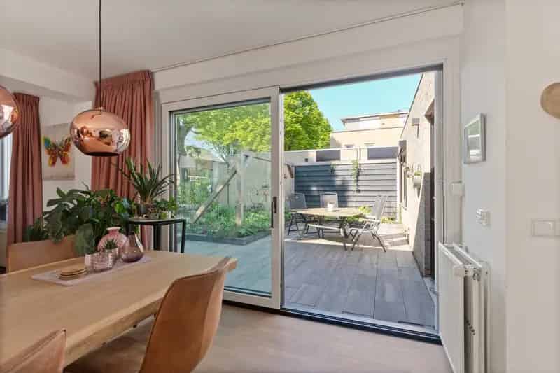 Hoekbungalow Nijmegen: Luxe, Ruime Tuin, 2 Badkamers, Energielabel A