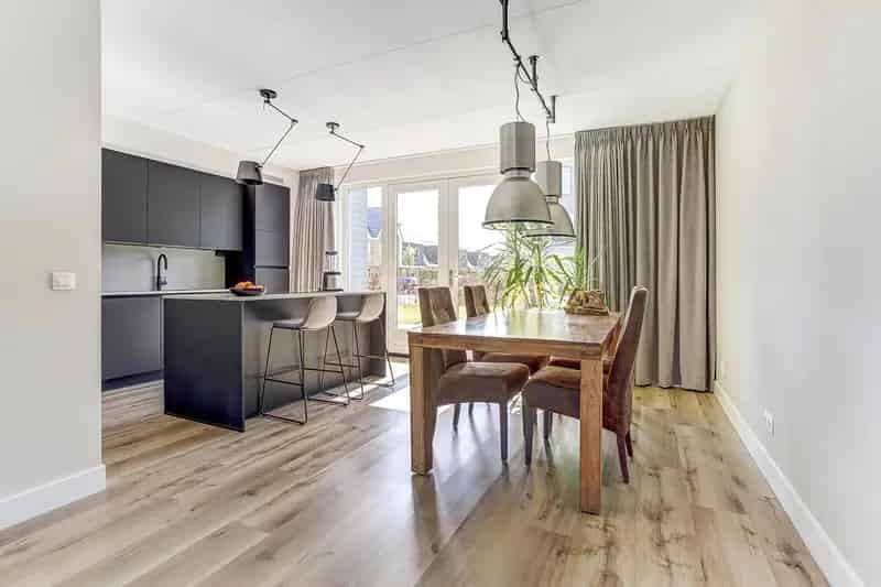 Ruime 2-onder-1-kapwoning Dronten 3 slaapkamers mogelijkheid tot 5 luxe keuken badkamer