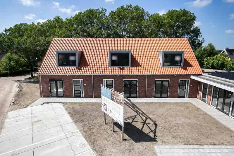 Te Huur: Moderne Rijwoning met Tuin en 2 Slaapkamers