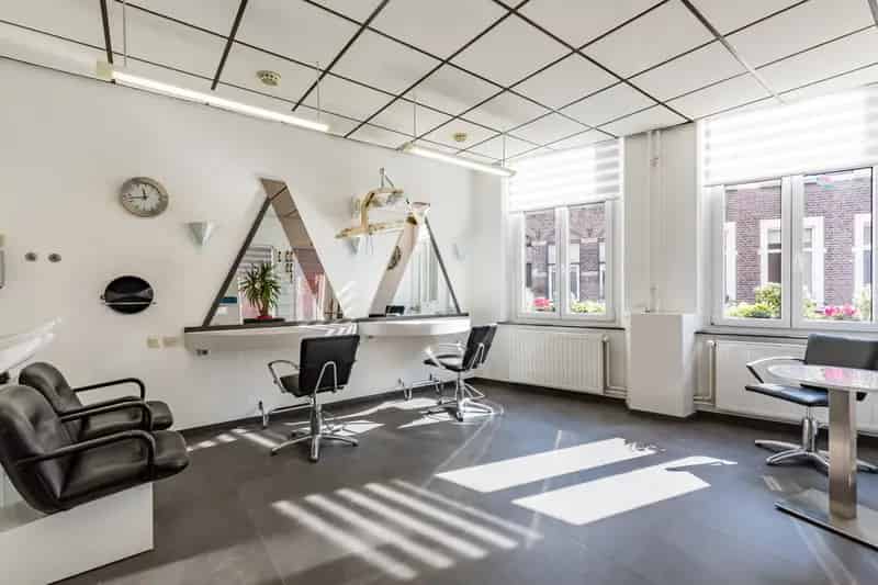 Herenhuis Venlo Oost 242m2 Werkplaats Bedrijfsruimte Carport