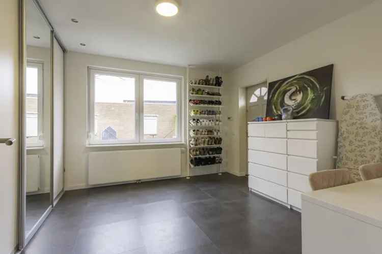 Bedrijfswoning met Garage 4 slaapkamers Susteren