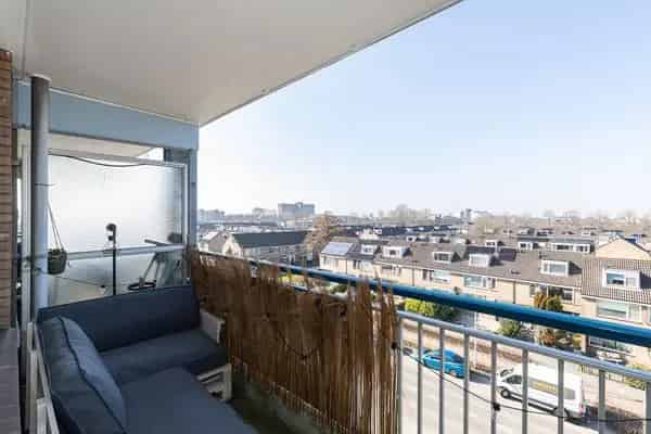 Instapklare Tweekamerappartement met Balkon en Prachtig Uitzicht