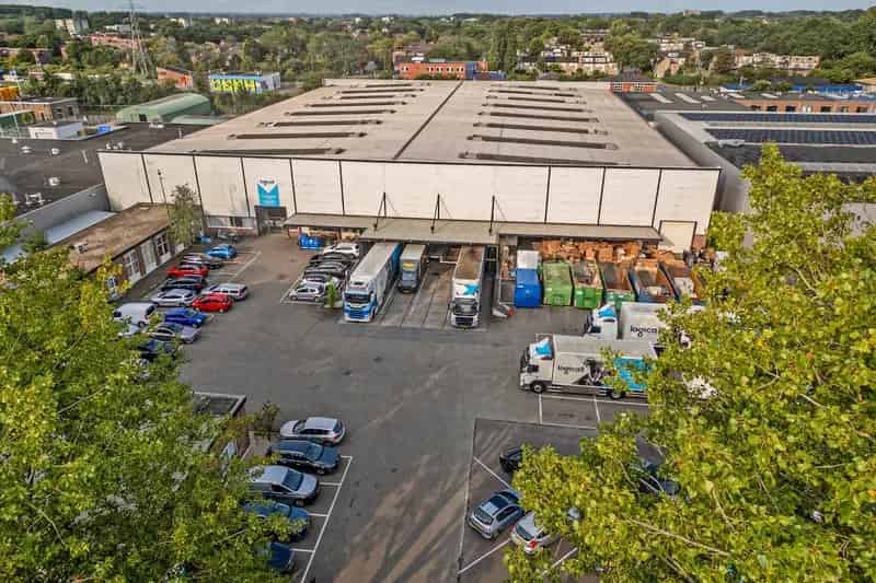 Bedrijfshal te huur Delft 8510m2 50 parkeerplaatsen A4 A13