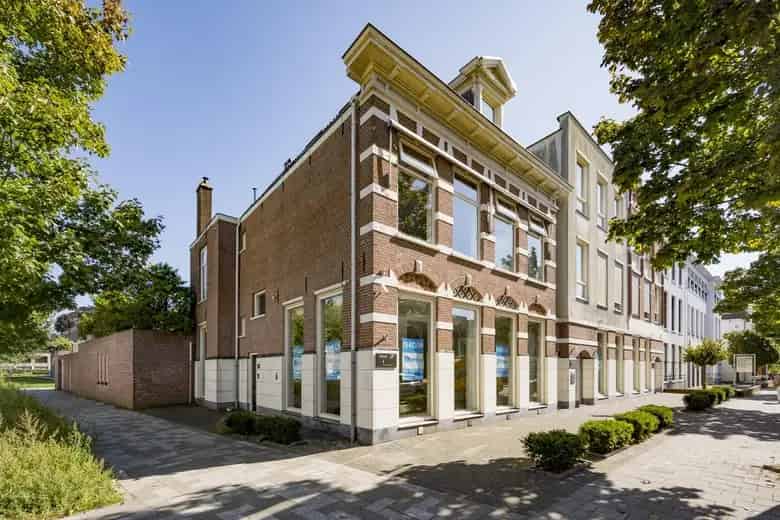 915 m2 Kantoorruimte Amersfoort te Koop Nabij Centrum en Station