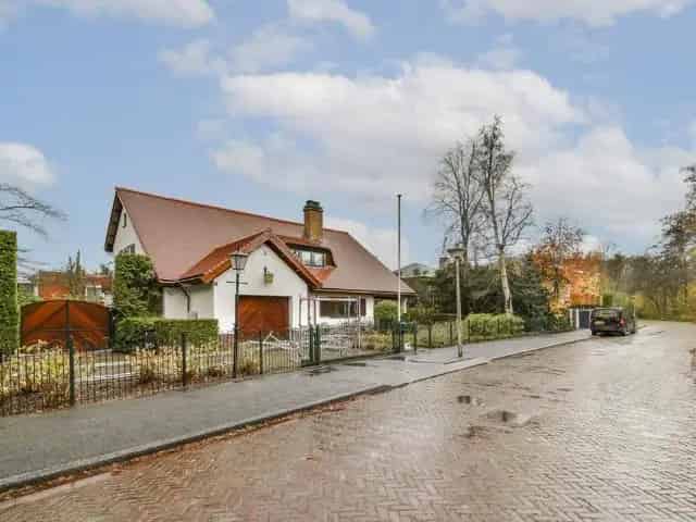 Te huur Charmante villa met zwembad Amstelveen