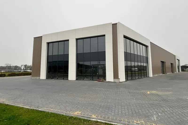 Bedrijfshal Enter te huur: Kantoor Showroom Opslagruimte