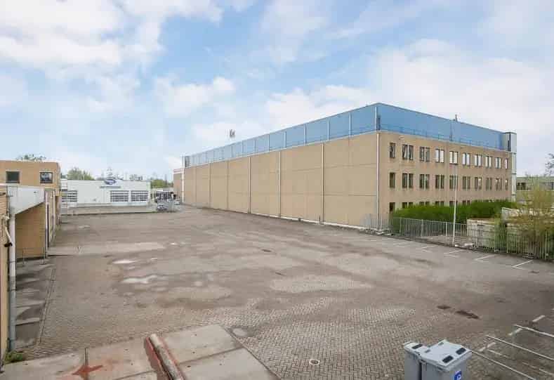 Bedrijfshal Rotterdam te Huur: 1895m² Bedrijfsruimte, Kantoor & Buitenterrein
