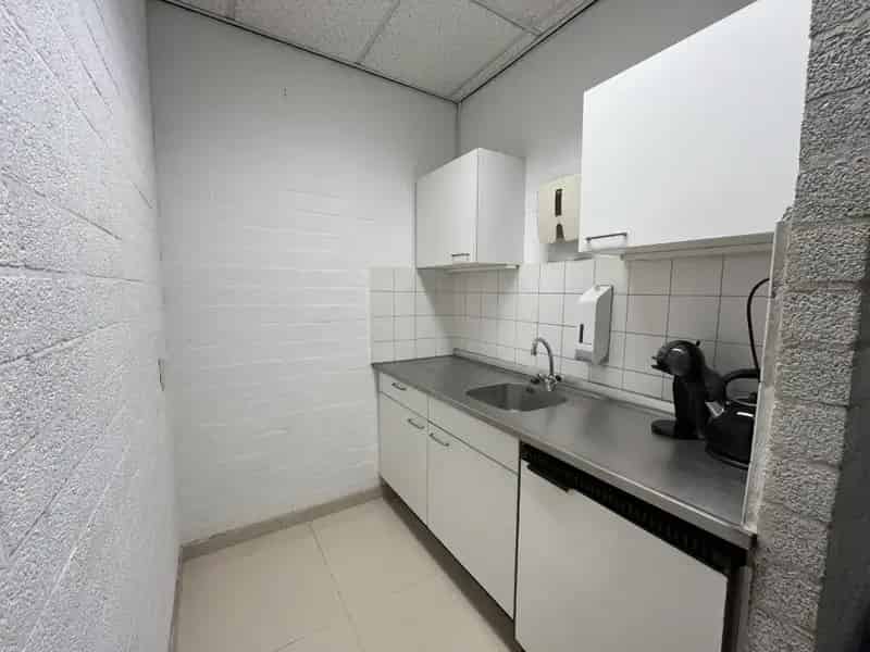 Kantoorpand A10 Landsmeer 181m2 Showroom Detailhandel