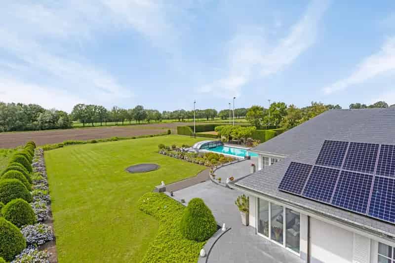 Luxe Villa met Zwembad en Tennisbaan te Boxtel