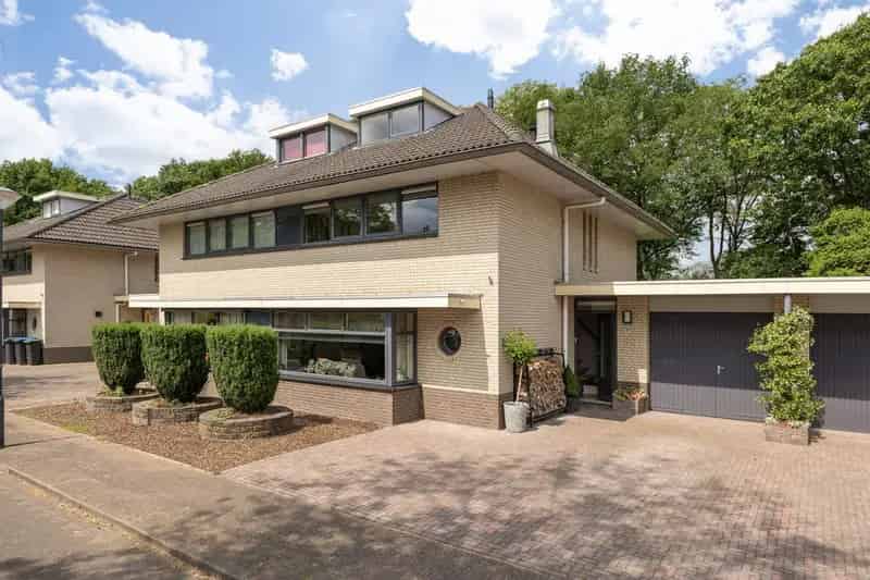 Twee Onder Een Kap woning Vught 3 slaapkamers grote tuin