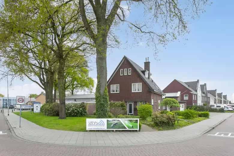 421 m2 bedrijfsruimte te koop in Deurne