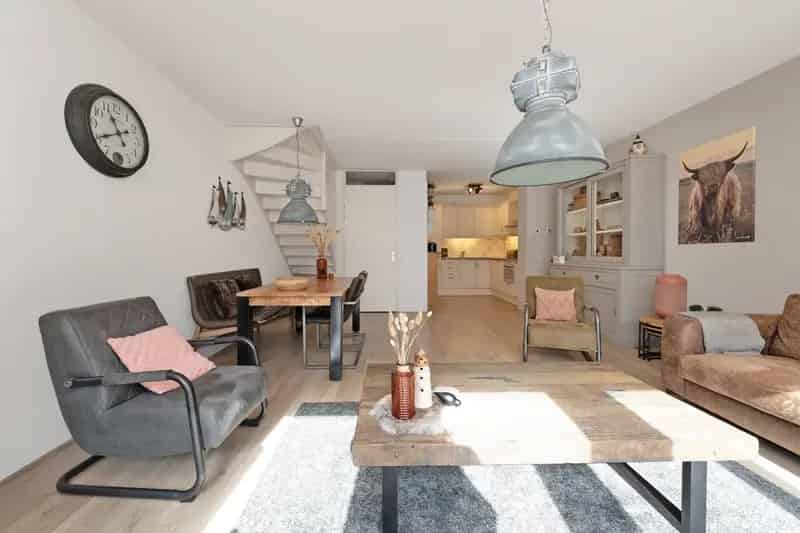 Ruime Middenwoning Hooglanderveen 4 slaapkamers Moderne badkamer