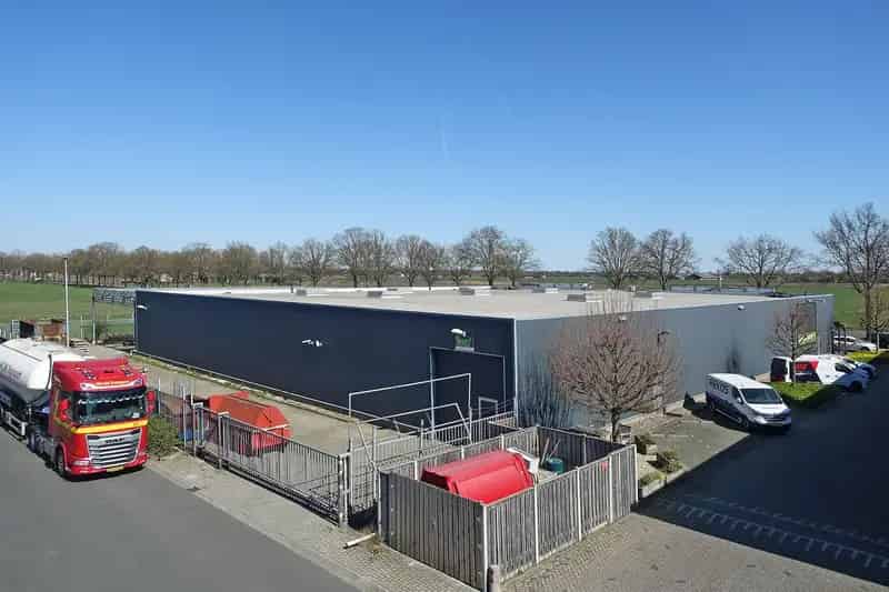 Bedrijfshal te Huur Vriezenveen 2248m²