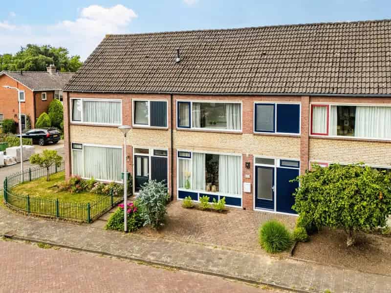 Tussenwoning Heelsum 3 slaapkamers moderne keuken tuin 8 zonnepanelen