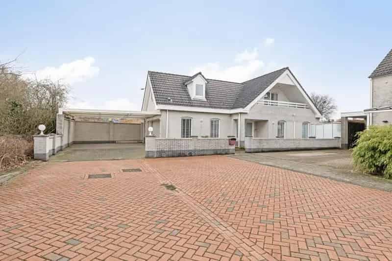 Zeer ruime vrijstaande woning in Villawijk 't Slot