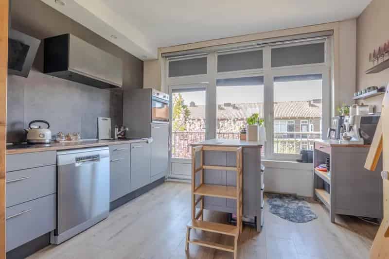 Gezellige Woning Carnisse met Open Keuken en Balkon